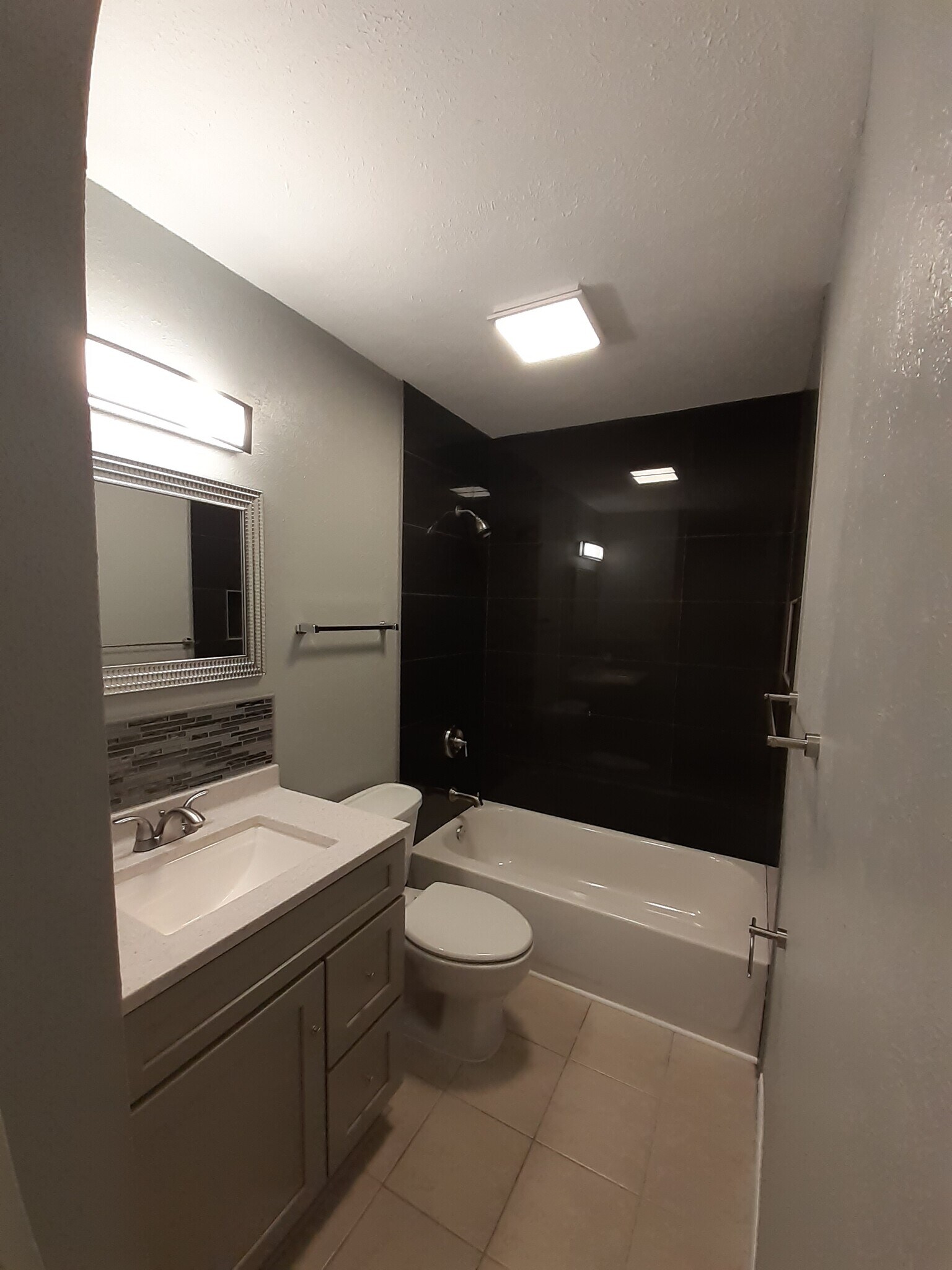 Building Photo - 9022 Millwood Dr