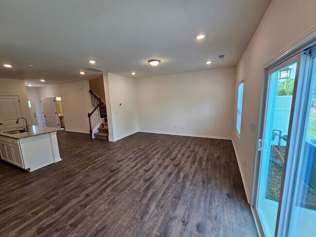 Building Photo - 6031 Rizer Dr