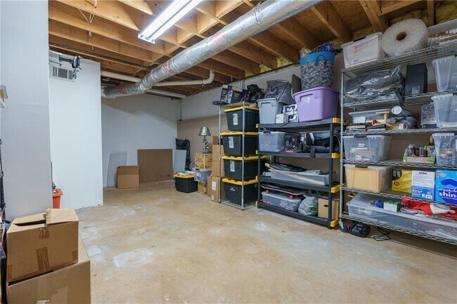 Building Photo - 608 Adam Cir