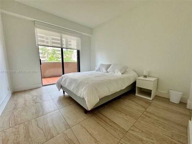 Building Photo - 201 Crandon Blvd