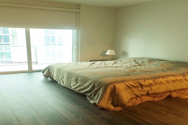 Building Photo - 253 NE 2nd St