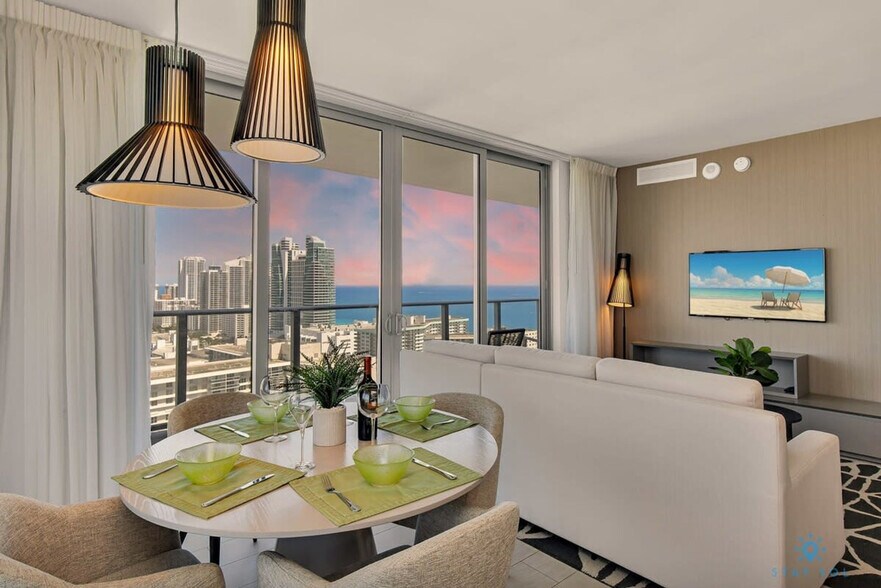 Building Photo - 4010 S Ocean Dr