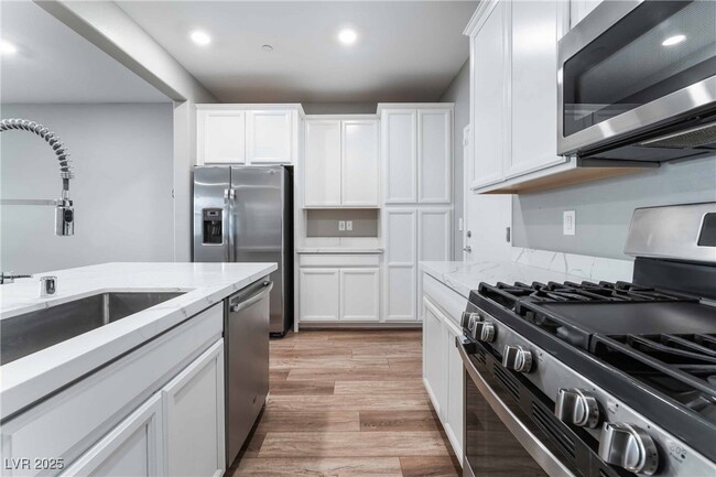 Building Photo - 25 Alamere Falls Dr