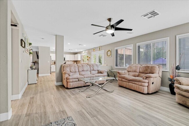 Building Photo - 2735 Peekskill Ave