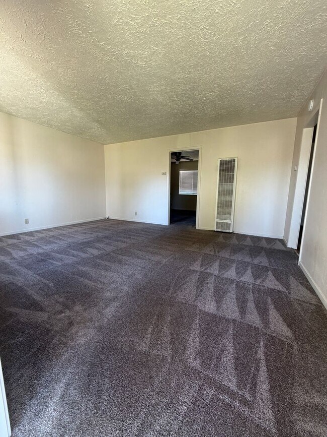 Building Photo - 1061 E Monte Vista Ave