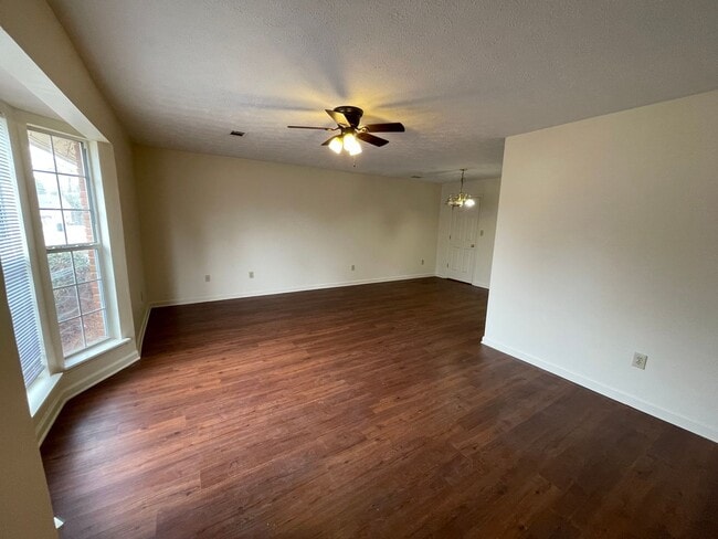 Building Photo - 13 Woodcreek Way SW