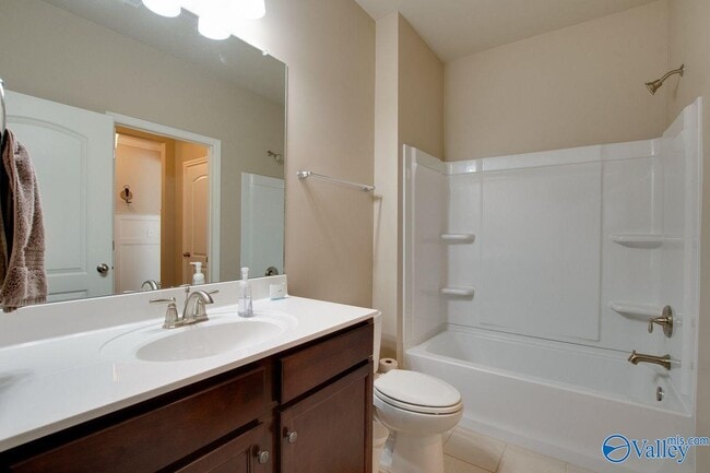 Building Photo - 7206 Lathan Dr SE