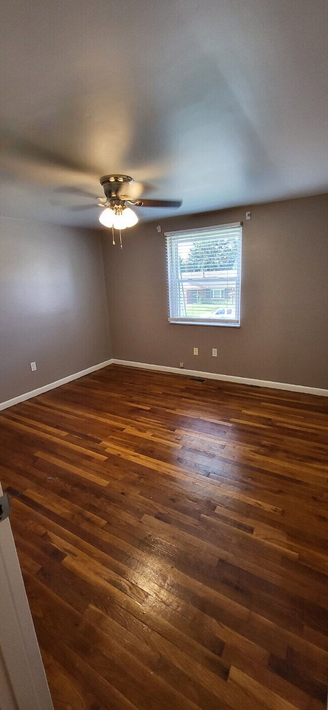 Building Photo - Two Bedroom Townhouse