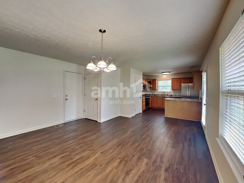 Building Photo - 1630 E Blairmont Dr