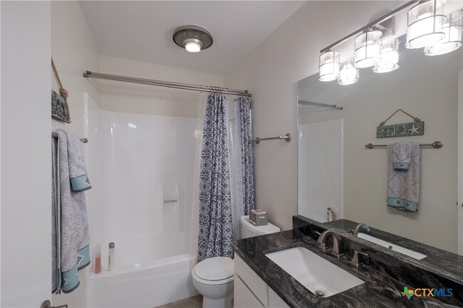 Building Photo - 1135 Parkview Dr