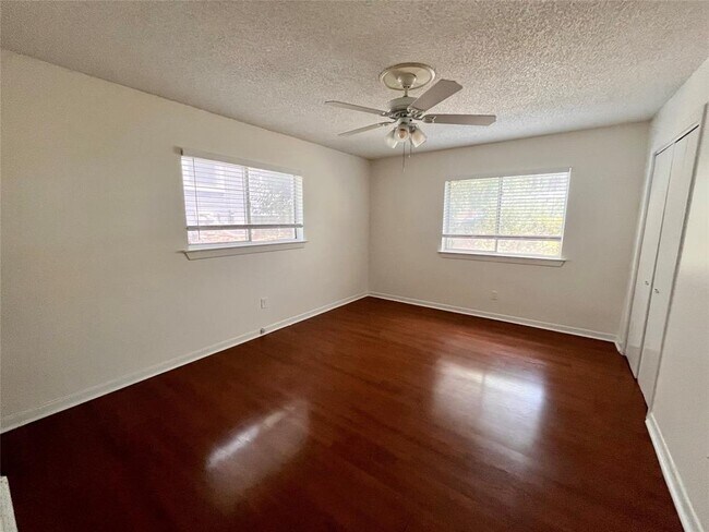 Building Photo - 3106 Duval St