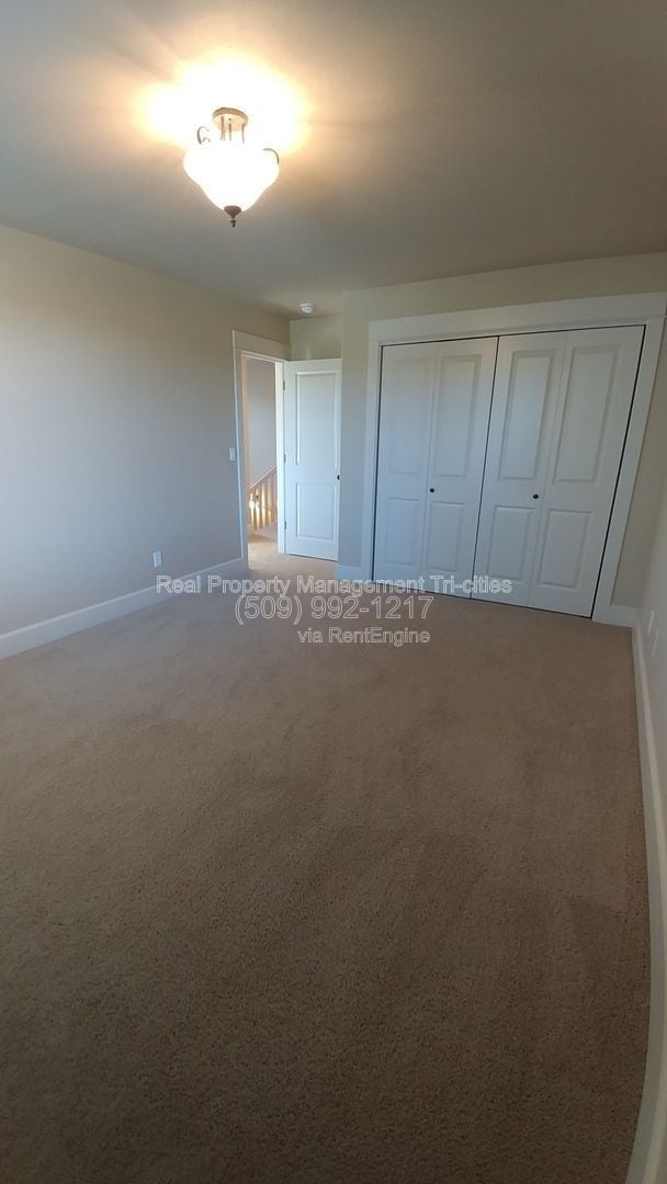 Building Photo - 459 Columbia Point Dr