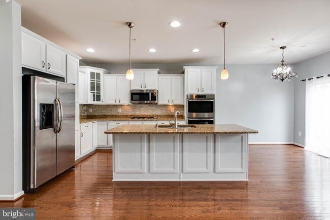 Building Photo - 7926 Silver Oak Rd