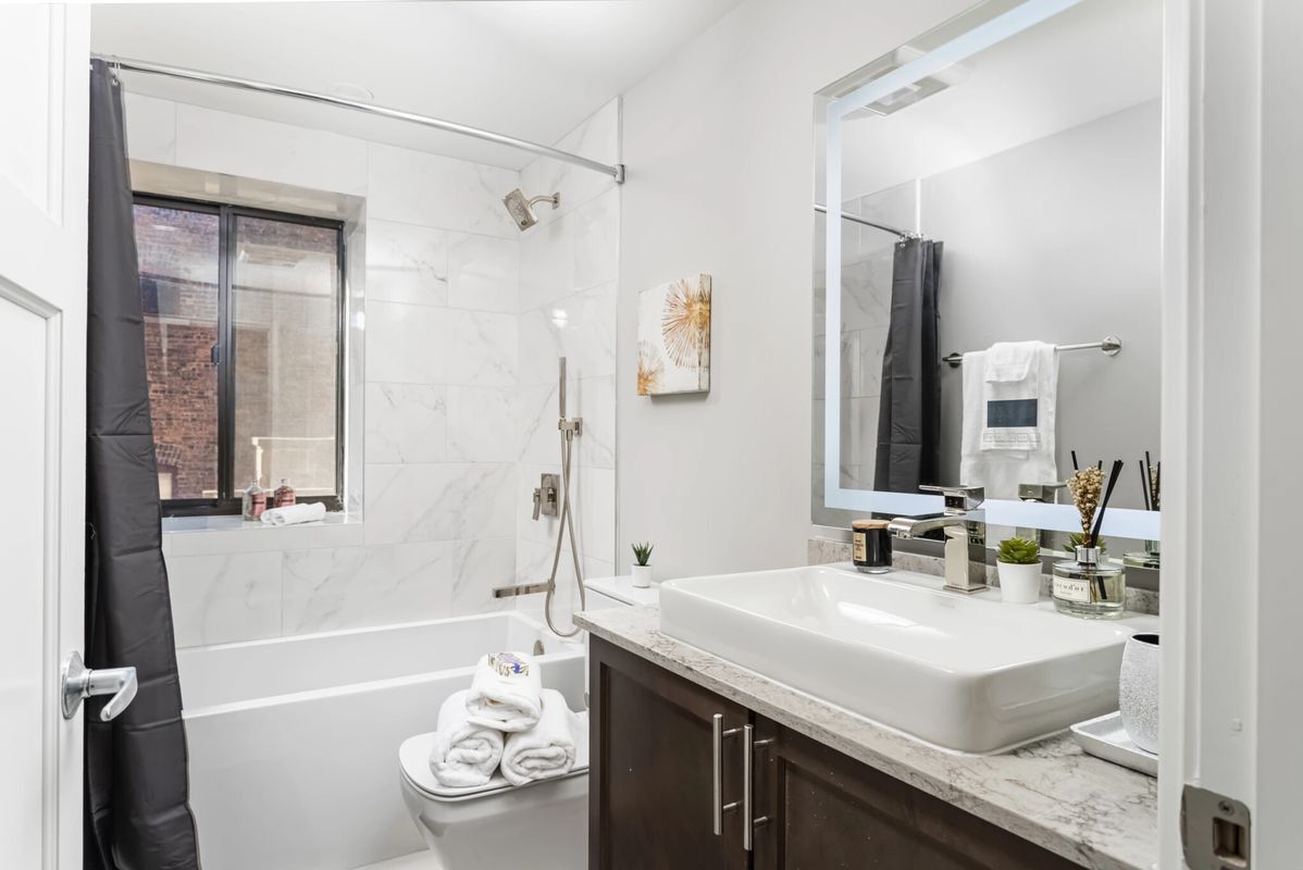 Building Photo - 2231 E 67th St