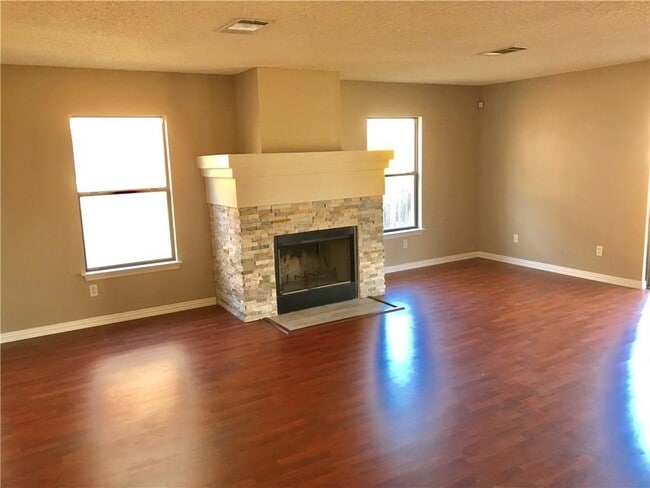 Building Photo - 912 Justeford Dr