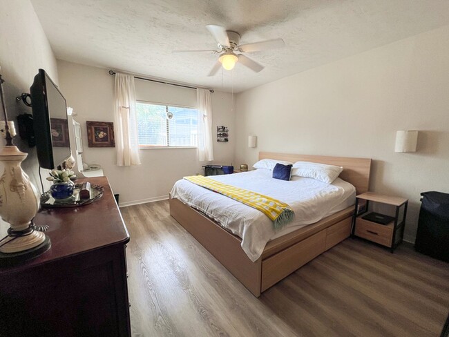 Building Photo - 2BR/2BA Condo in NW Gainesville - availabl...