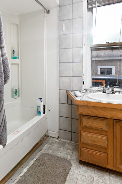 1st floor bath - 1209 E University Ave