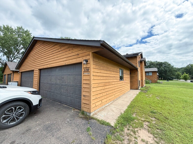 Building Photo - 622 Saxonwood Rd