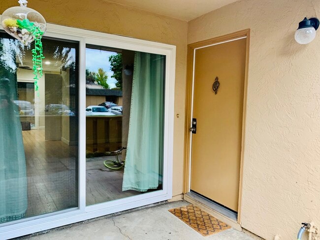 Entrance - 125 Connemara Way