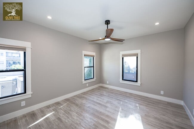 Building Photo - Luxury Ground-Level 2bed/2bath Unit | Fully Renovated | Walkable Pasadena Location