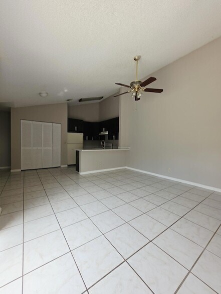 Building Photo - 1157 Hyacinth Pl