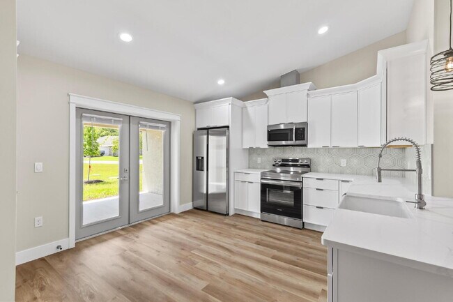 Building Photo - Modern Living Awaits!