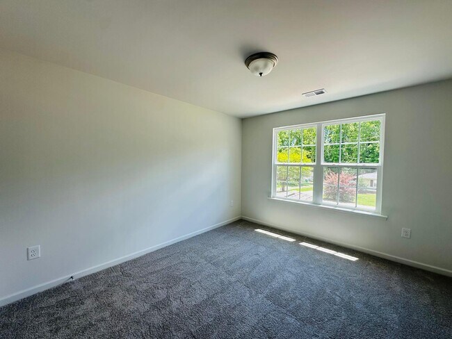 Building Photo - 9643 Forest Dr