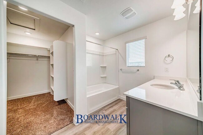 Building Photo - Modern 3-Bed Home with Yard & Amenities