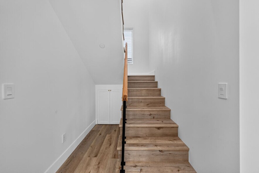 Building Photo - 9614 Bartee Ave