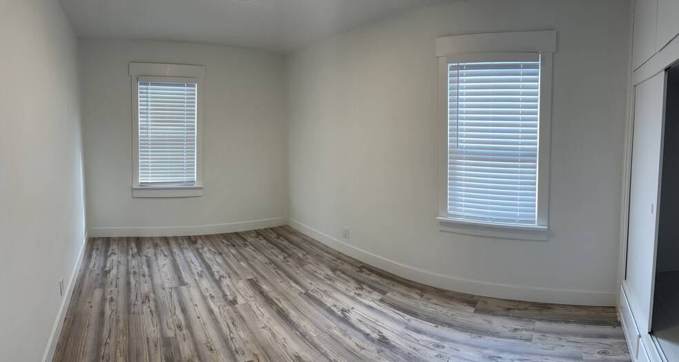 Building Photo - 890 E 100 N