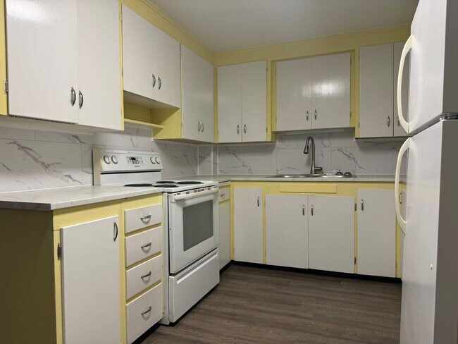 Building Photo - 3-bedroom, 1.5-bath Newly Remodeled Home in Roseburg