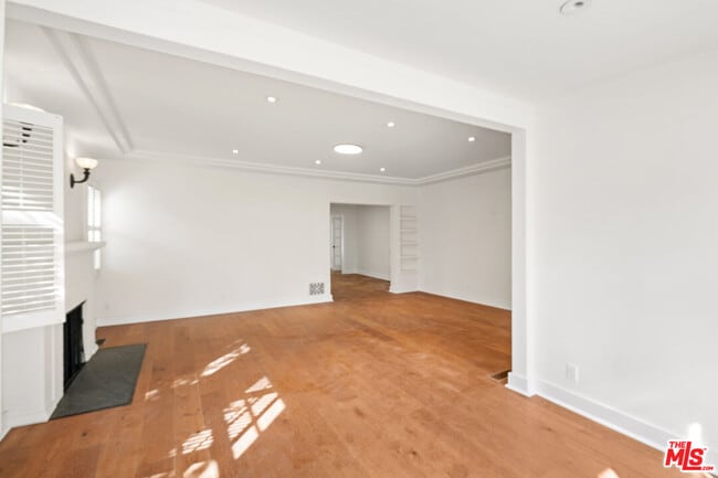 Building Photo - 10309 La Grange Ave