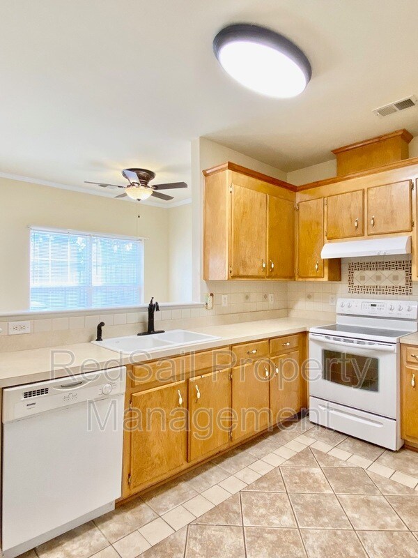 Building Photo - 1926 Algonquin Trail