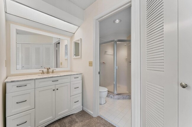 Building Photo - 3 Uno Lago Dr