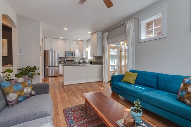 Building Photo - 703 Gerard St