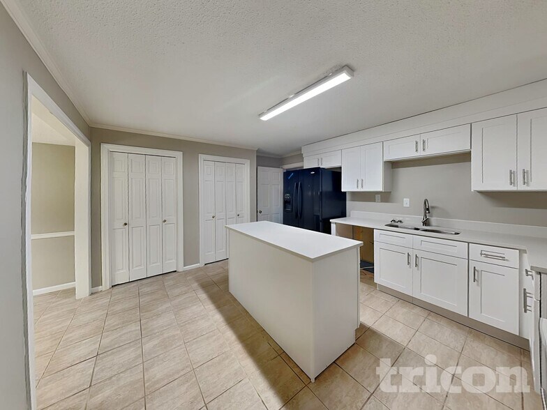 Building Photo - 2855 Dellinger Dr