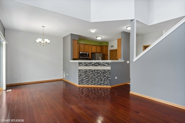 Building Photo - 217 S Alder Creek Dr