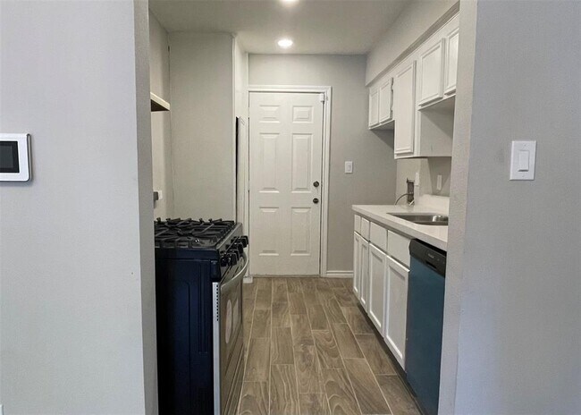 Building Photo - 7886 Locksley Rd