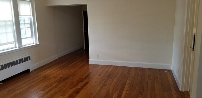Building Photo - Beautiful 1 Bed 1 Bath on Belmont St. in W...