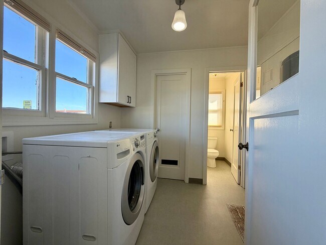 Building Photo - 3030 Park St