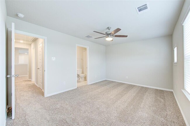 Building Photo - 821 Laguna Grn Ln
