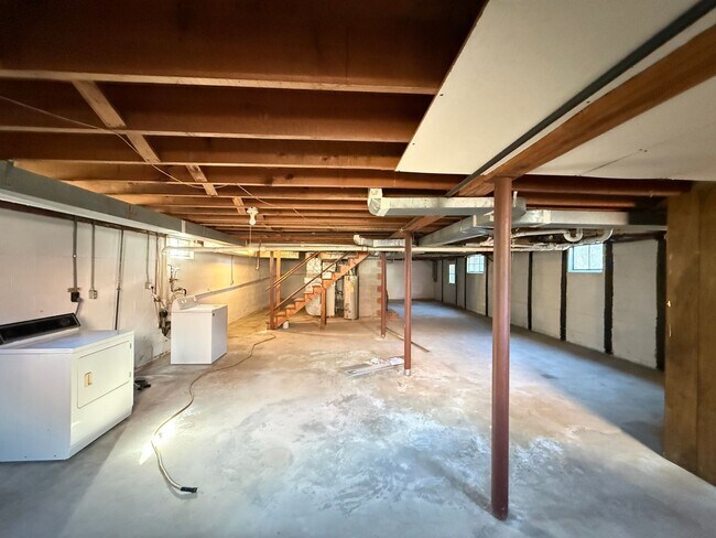 Building Photo - 2841 Deerwood Dr