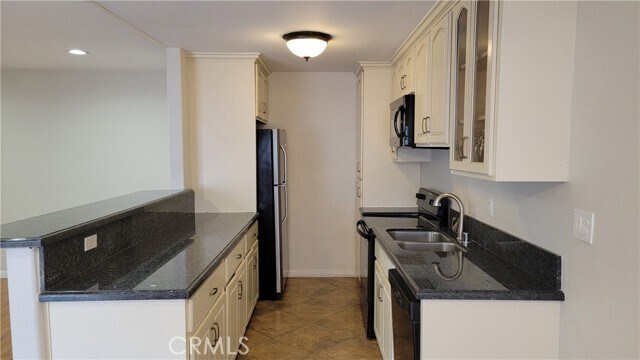 Building Photo - 5403 Newcastle Ave