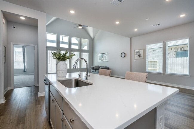 Building Photo - 25803 Rippey Gln Dr