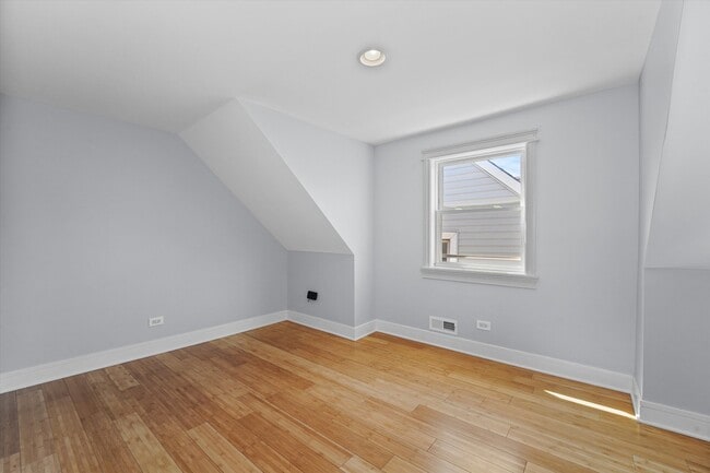 Building Photo - 2118 N Kilpatrick Ave