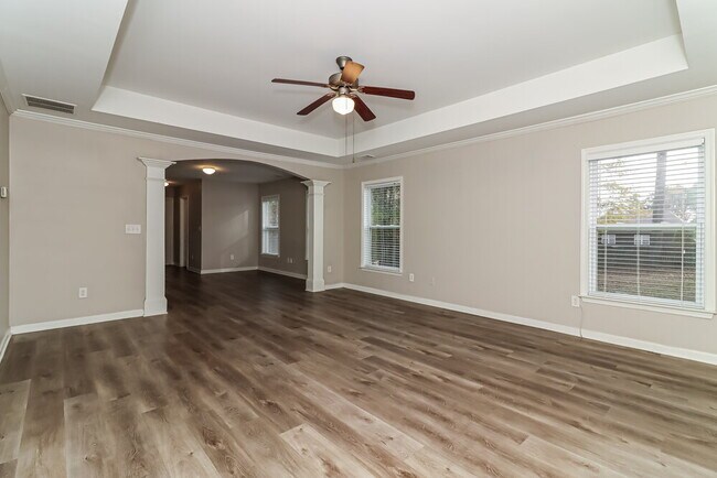 Building Photo - 227 Oakbridge Dr