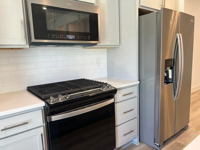 Building Photo - Stunning 3/2 Rental Unit in Prime Simpsonv...