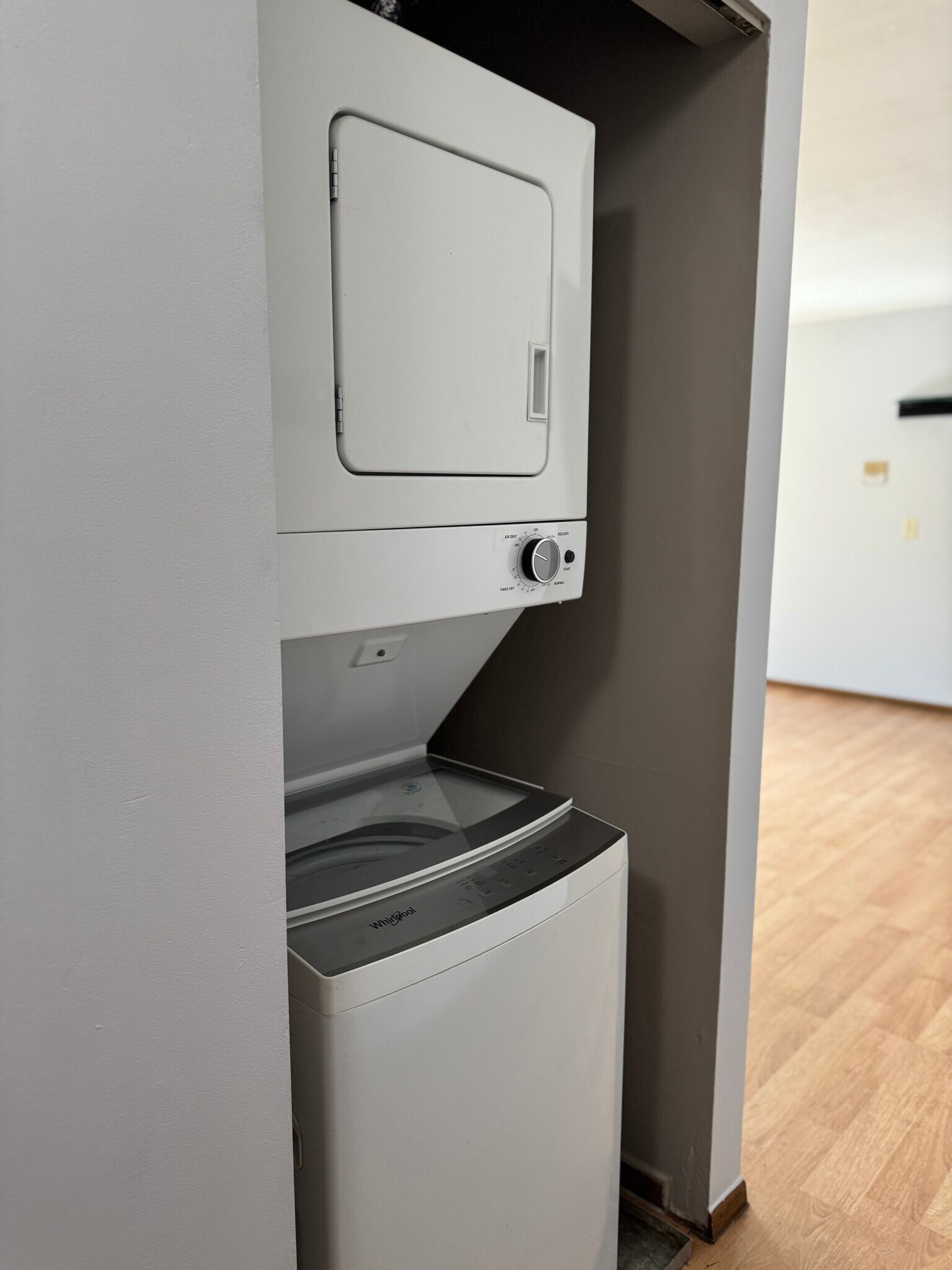 Washer & Dryer in unit. - 21W581 North Ave
