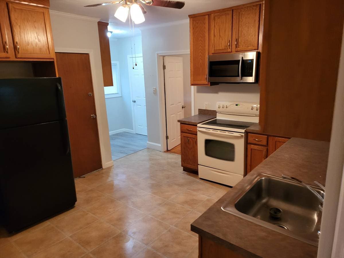 Building Photo - 517 Summer St