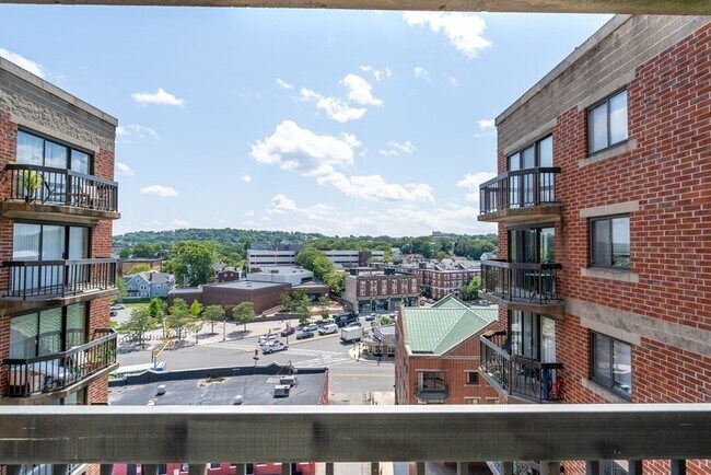 Building Photo - 15 N Beacon St